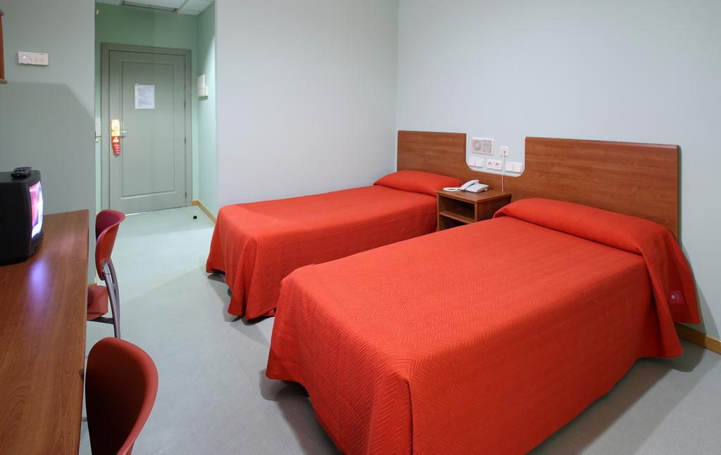 Residencia La Cartuja Hostel Seville Room photo