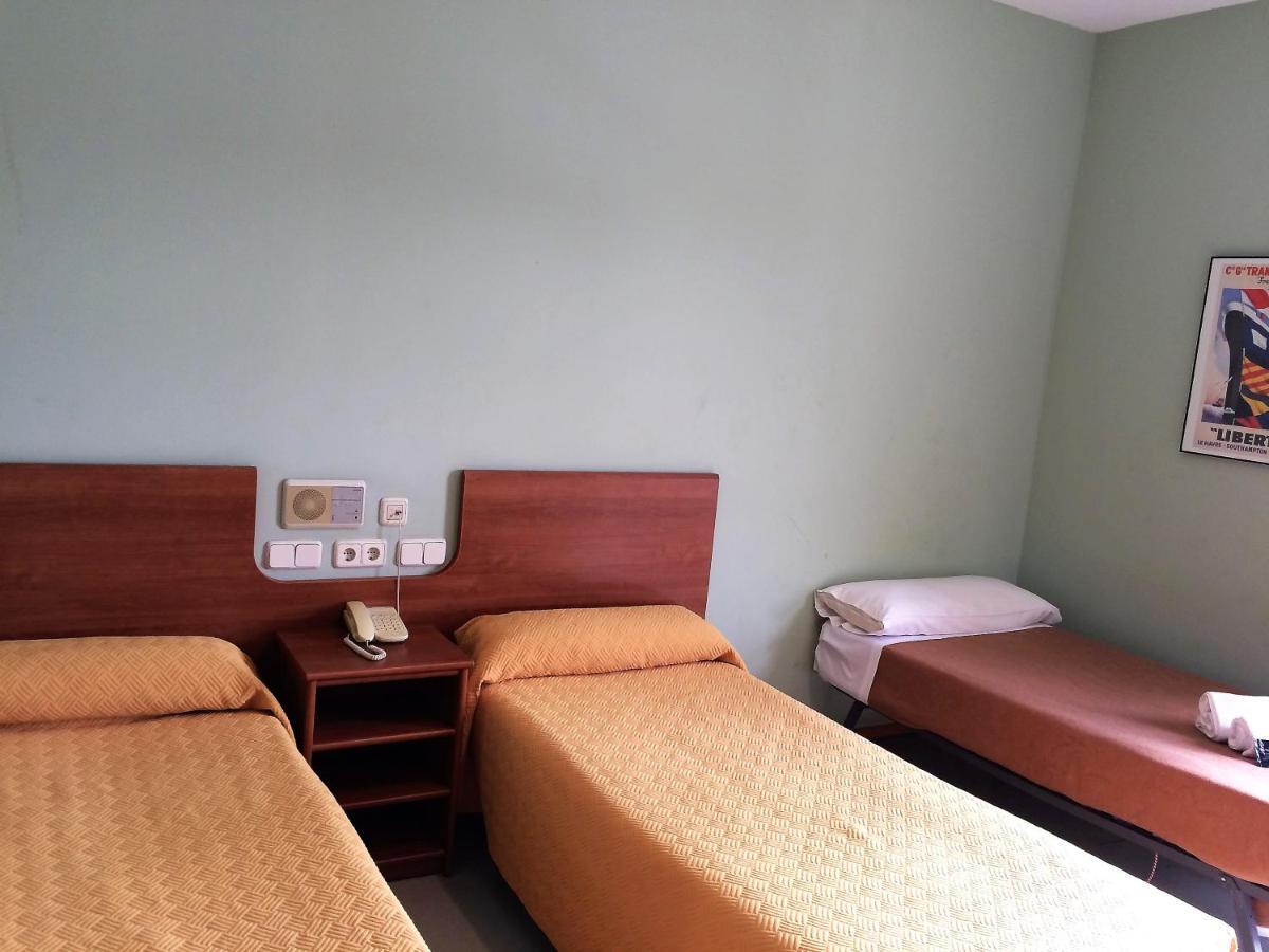 Residencia La Cartuja Hostel Seville Room photo