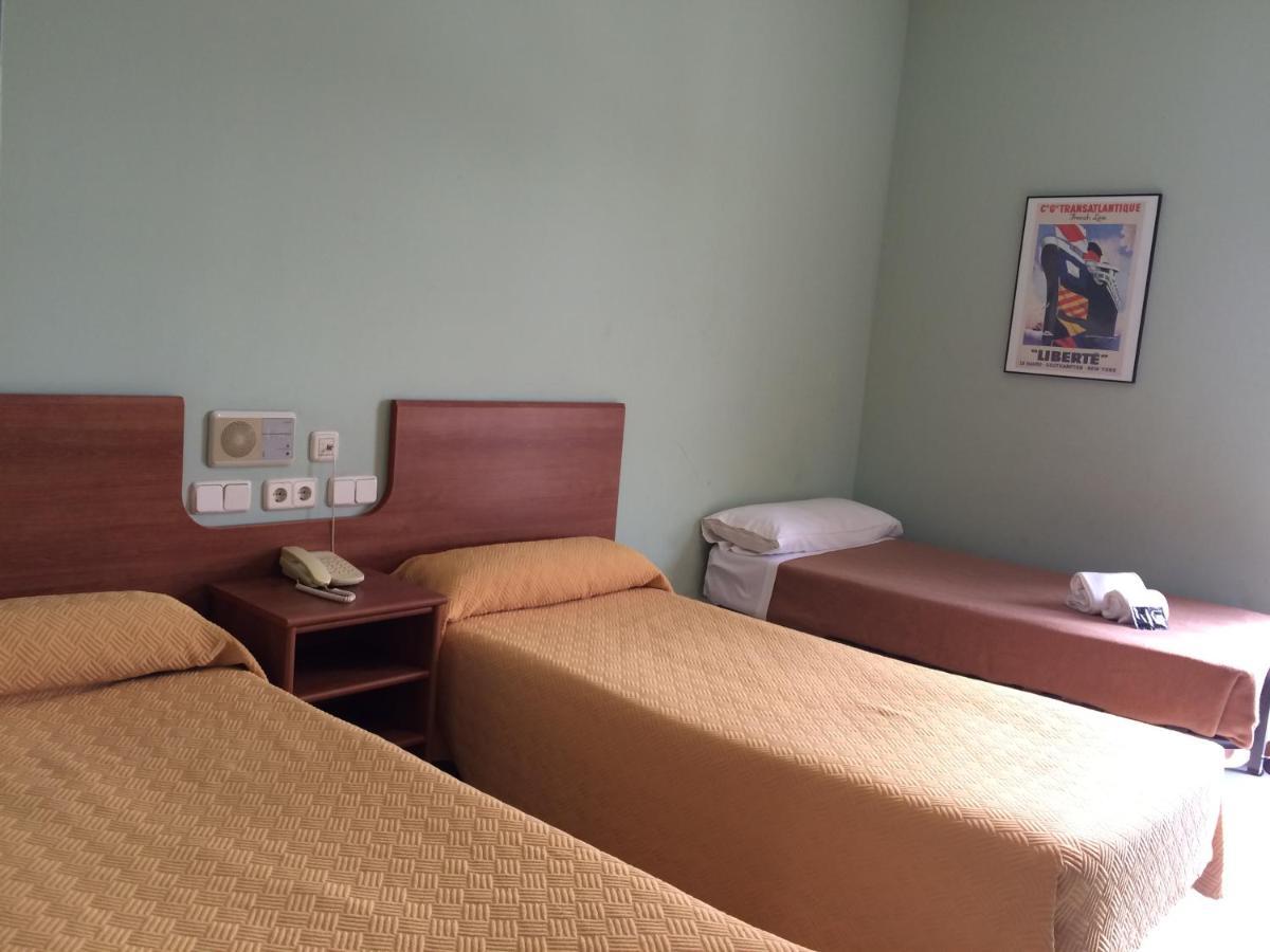 Residencia La Cartuja Hostel Seville Room photo