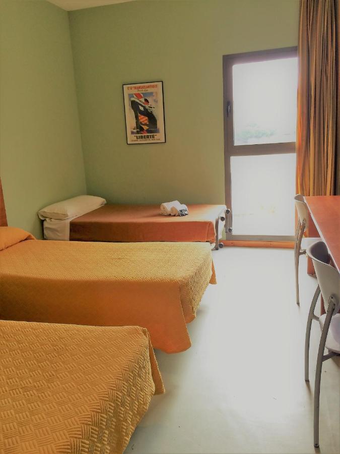 Residencia La Cartuja Hostel Seville Room photo